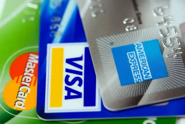 várias bandeiras de cartão de crédito para negativado